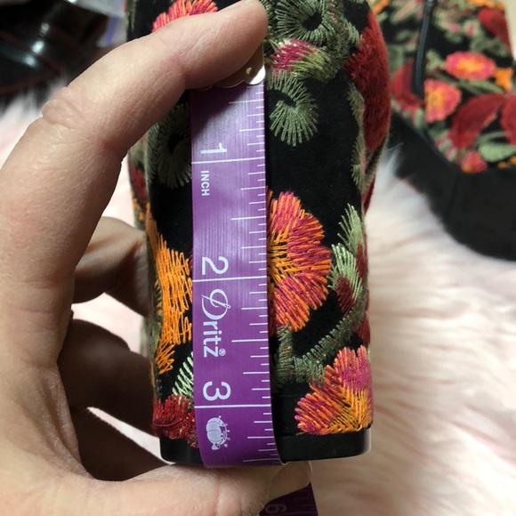 NWT Mia Floral embroidered boot black various size - Picture 7 of 7